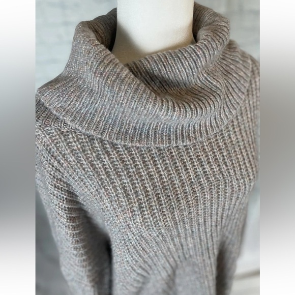 Express Gray Rainbow Metallic Oversized Slouchy Turtleneck Knit Sweater size M‎ - Picture 5 of 15